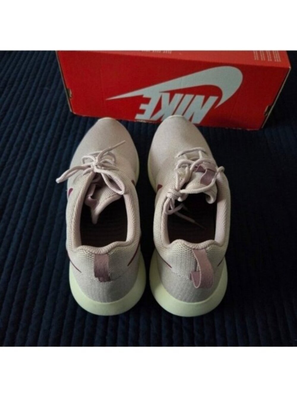 Nike Roshe One Women Size 11 Plum Chaulk True Berry 072026 - Picture 10 of 12